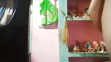 Bhabhi in village stripping saree and nude show