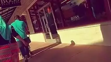 Hijab-GÃ¶ttin mit fettem Esel