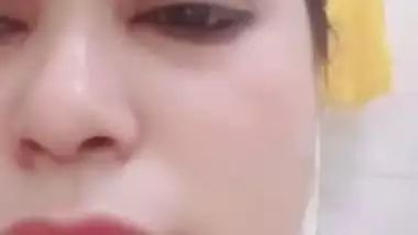 Unsatisfied aunty showing huge boobs to lover viral MMS
