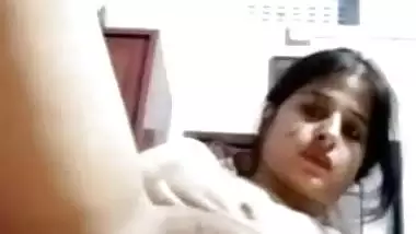 Sexy Bengali beauty rubbing her pussy video