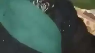 Man fucks hijabi woman’s hairy pussy in Pakistani porn video