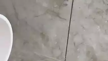 Kinky lover pees on his GF in Punjabi sex video